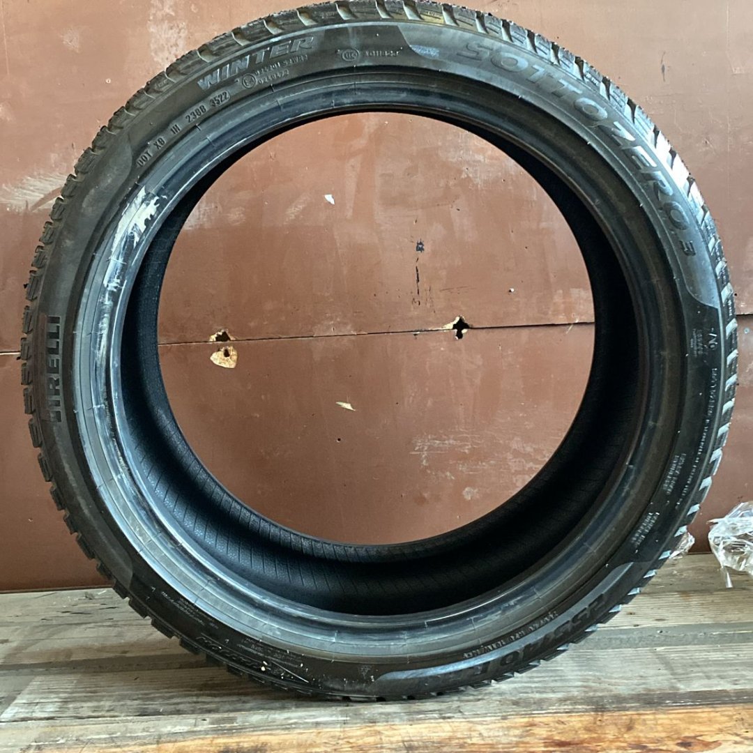 255/40 R20-275/35 R20 PIRELLI SOTTOZERO 3 101W RUNFLAT ÇIKMA KIŞ LASTİĞİ