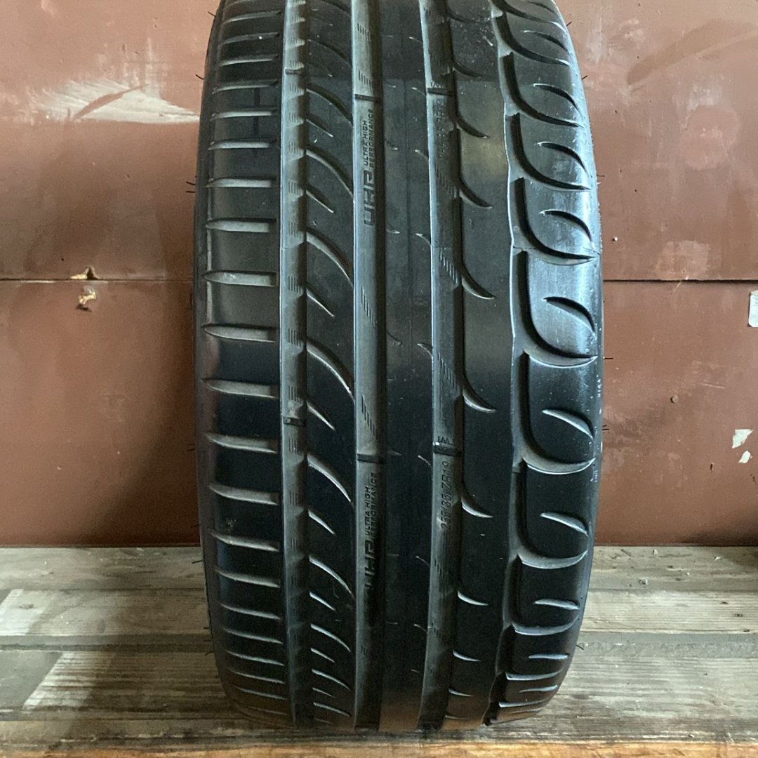 255/35/19 KORMORAN UHP ULTRA HIGH PERFORMANCE 96Y